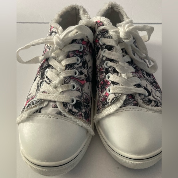 Floral Skull Womens SZ 8 Canvas Sneakers lace up Pink and White - Picture 6 of 11